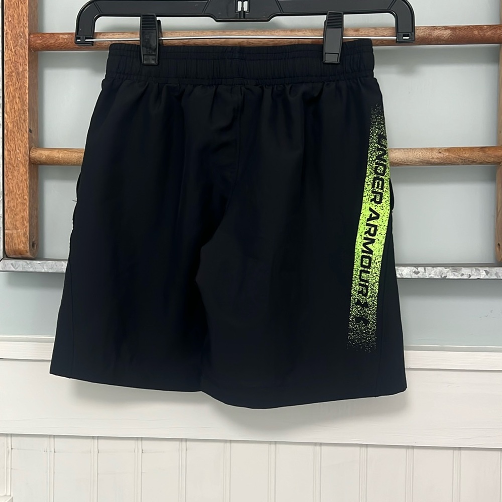 Boys under Armour performance shorts size small black